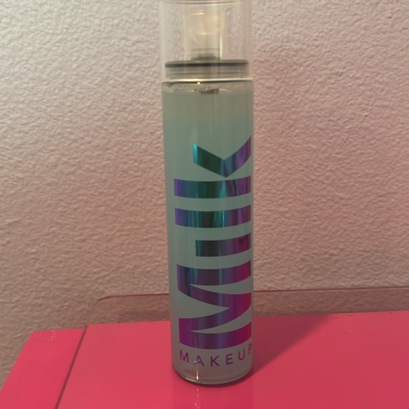 Hydro Grip Set + Refresh Spray
hydrating setting spray - Picture 9 of 9